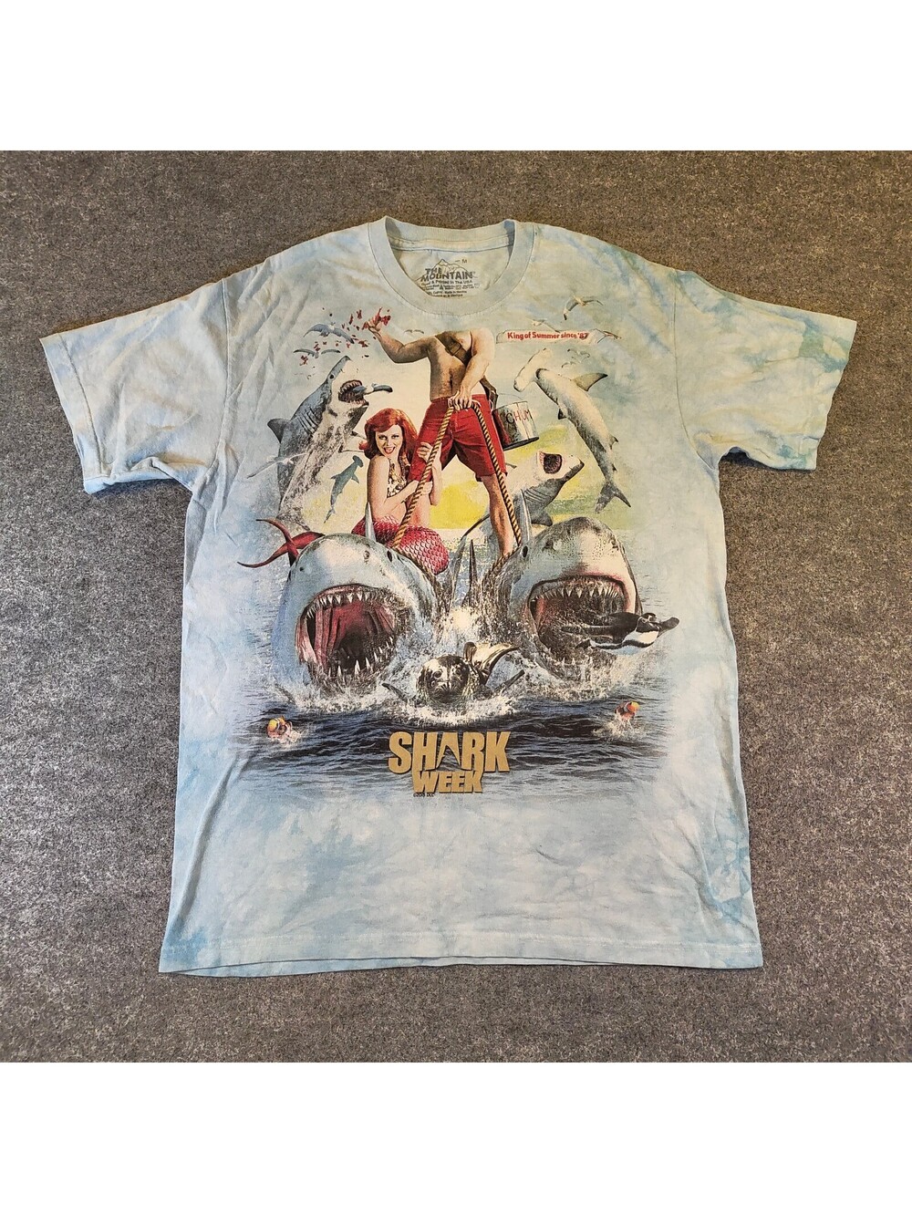 The Mountain Shark Week Graphic T-Shirt Men's Size M Tie Dye Blue